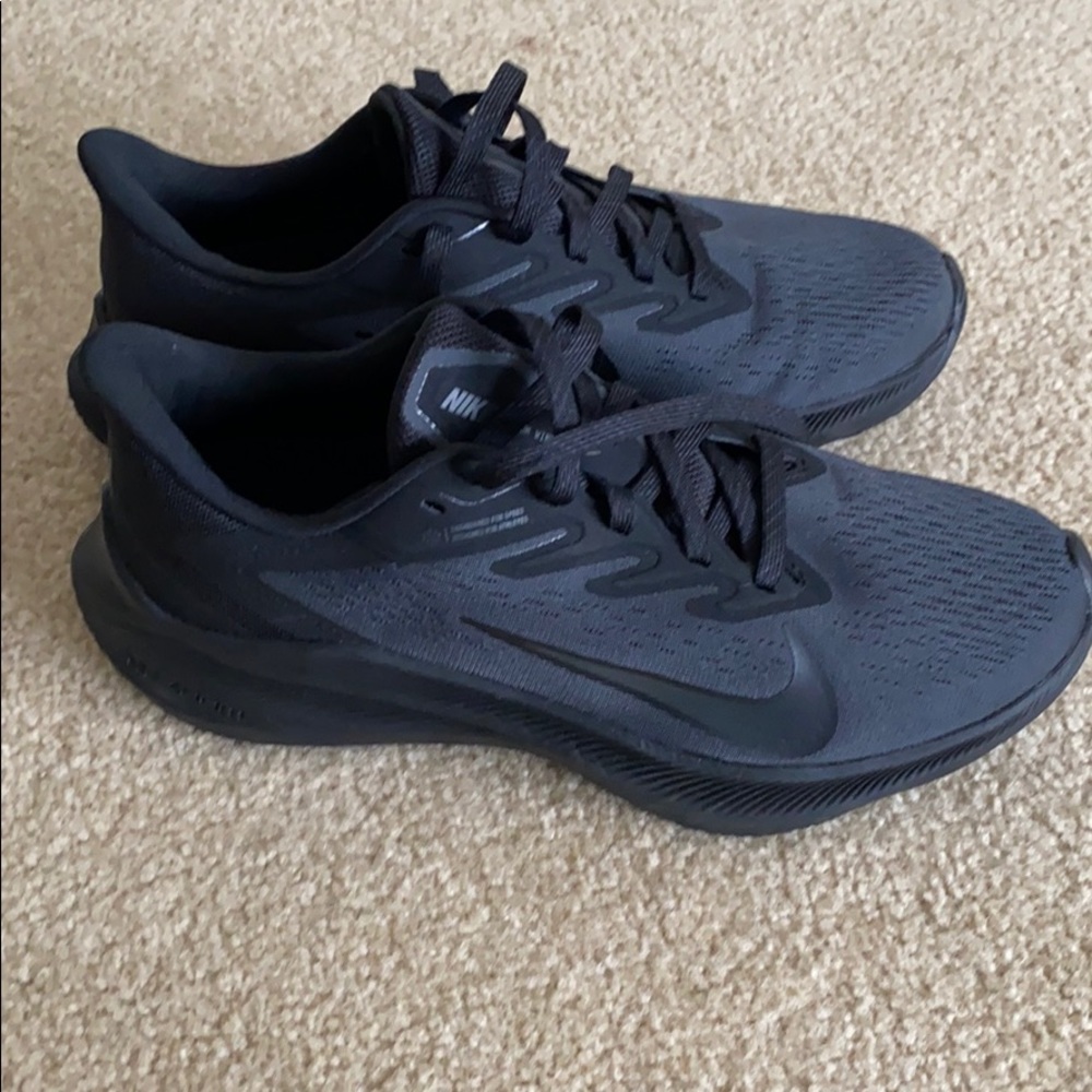 Nike Air Zoom tennis shoes